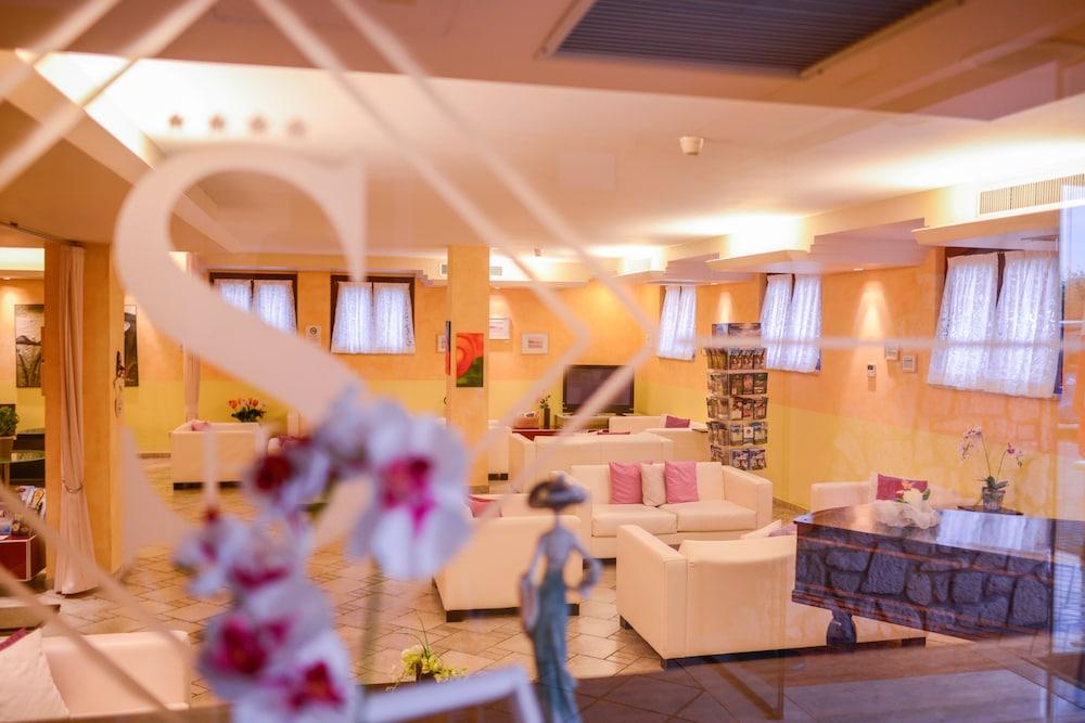 AHG Donna Silvia Hotel Wellness&SPA Manerba del Garda Exterior foto